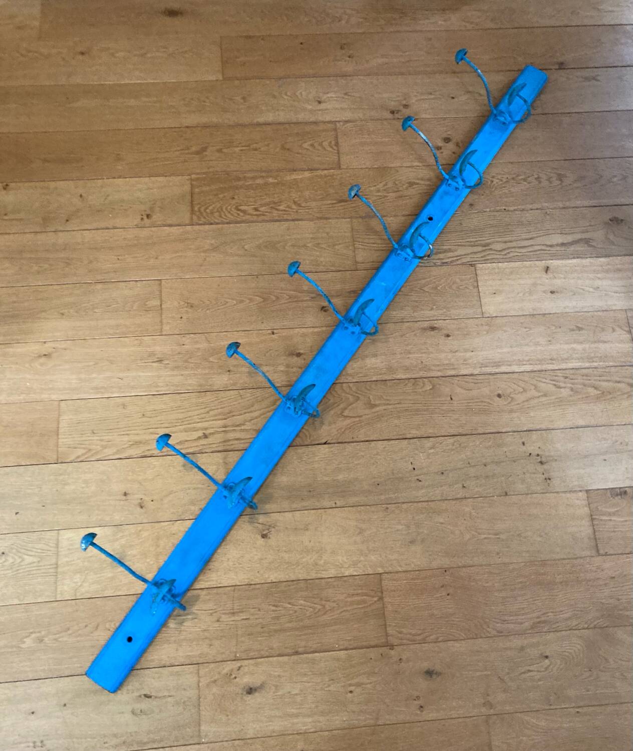 Wall-mounted coat rack with 7 hooks, length 191 cm