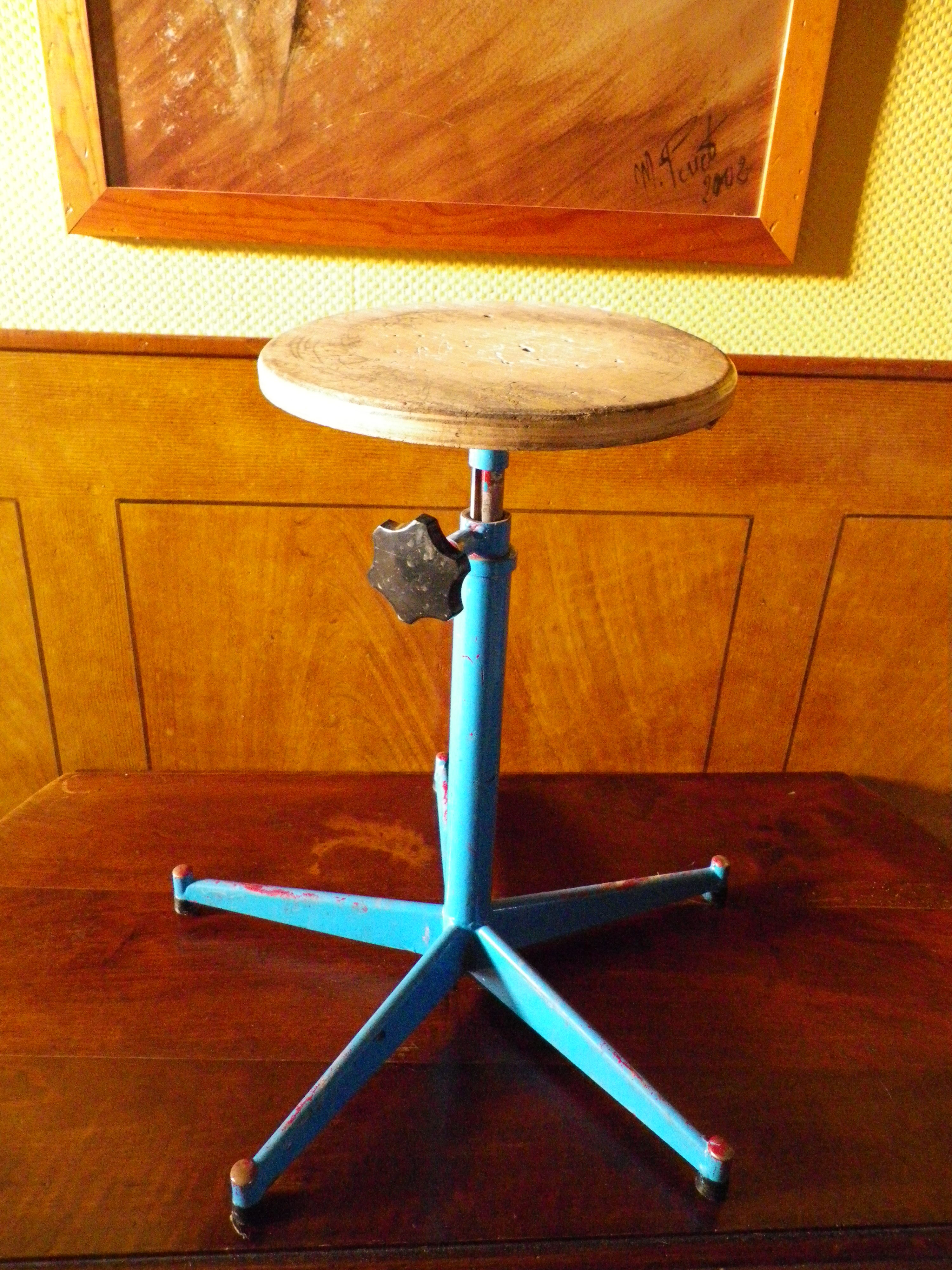 Tabouret ancien industriel réglable acier et bois année 1970