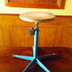 Tabouret ancien industriel réglable acier et bois année 1970