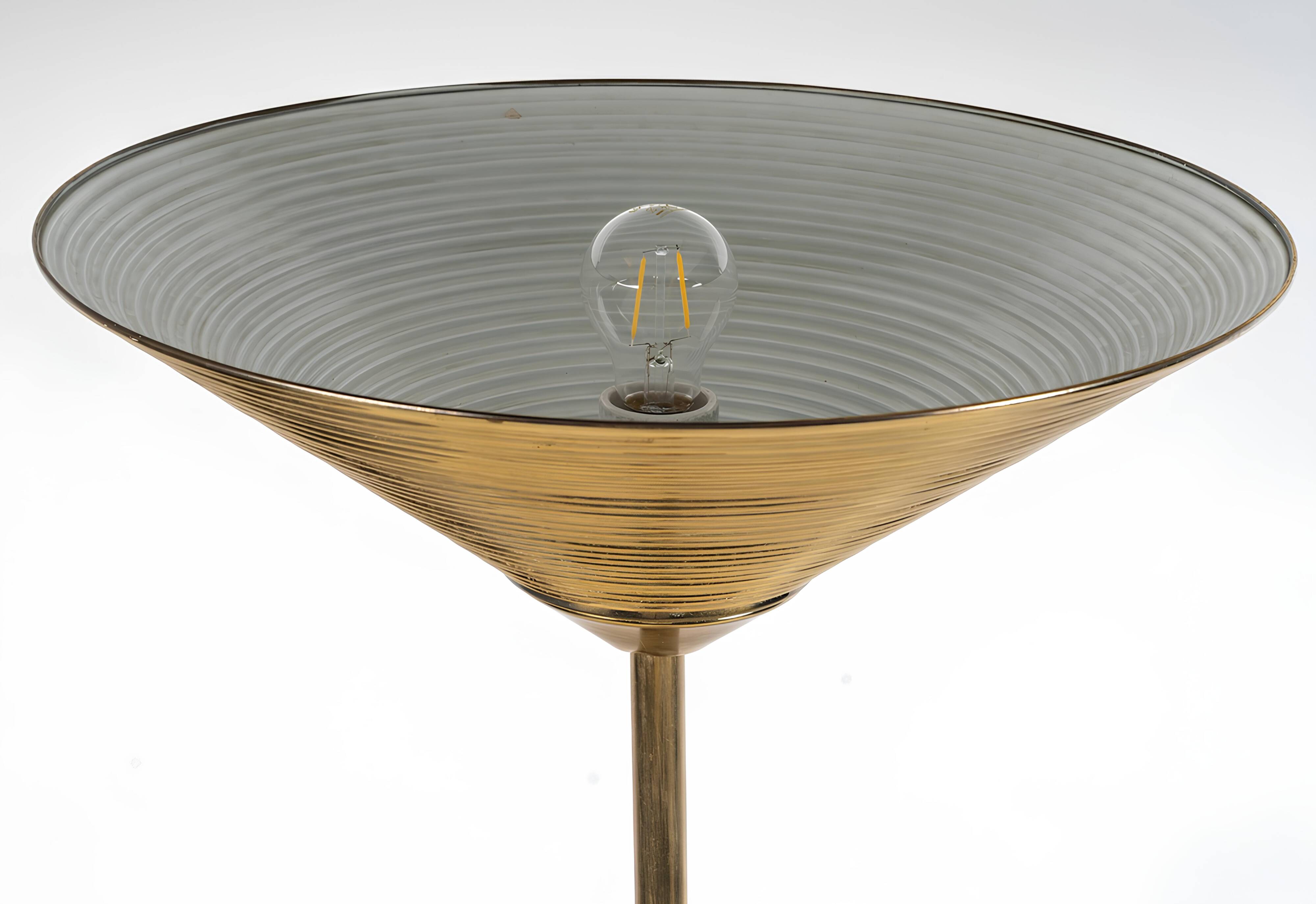 Lampadaire torchière en laiton Travail italien, circa 1965–1975