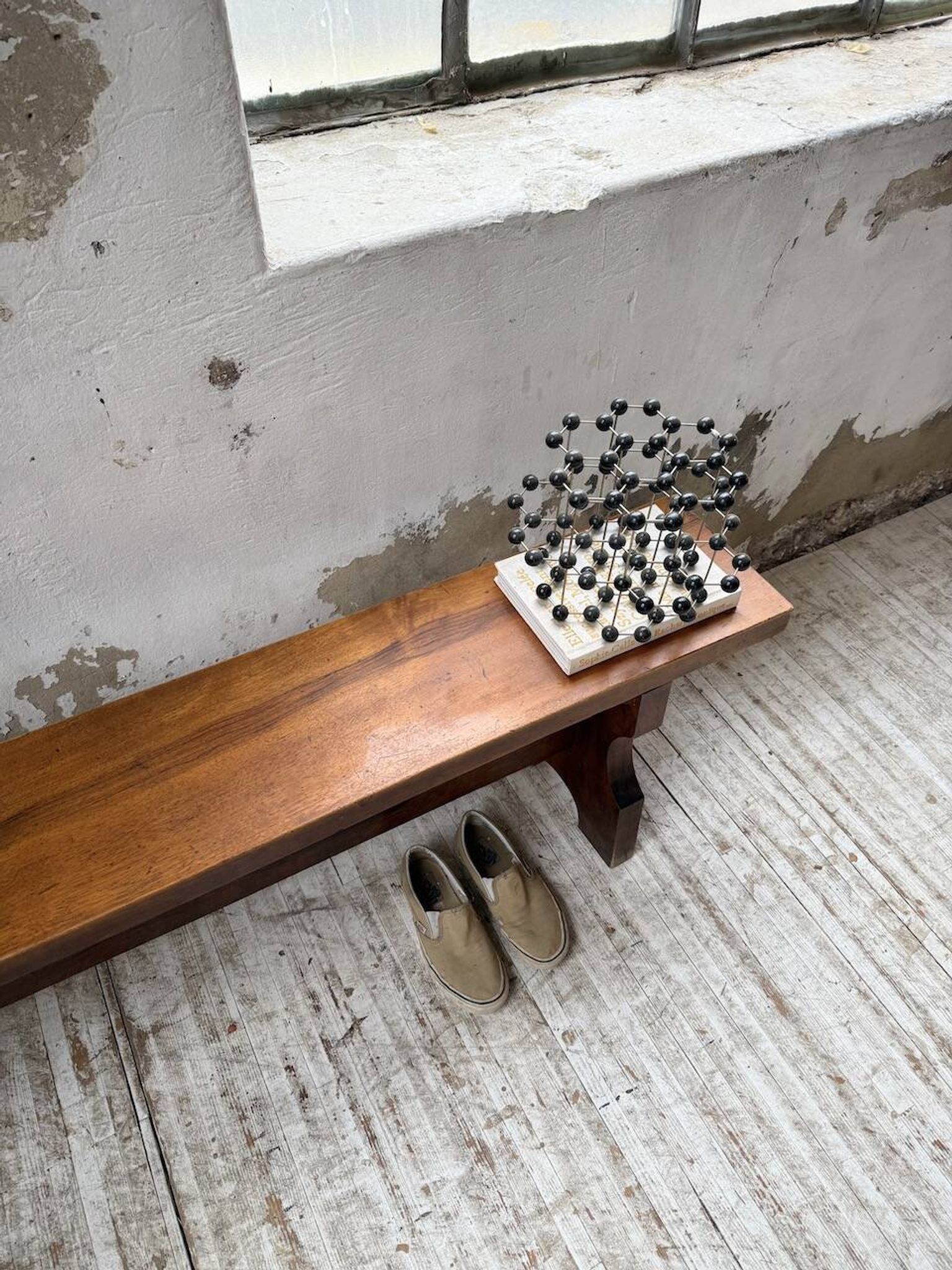 Paire de bancs noyer 1900