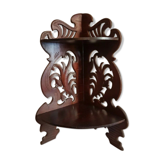 Etagère de coin en acajou sculptée époque Art Nouveau XIX
