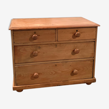 Vintage English chest of drawers