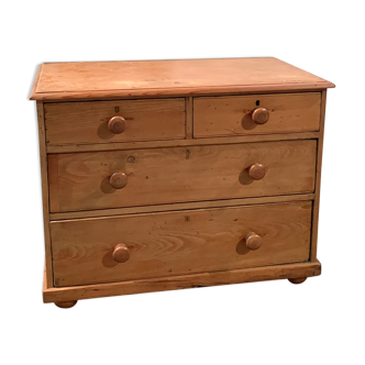 Vintage English chest of drawers