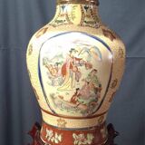 Large polychrome Chinese vase