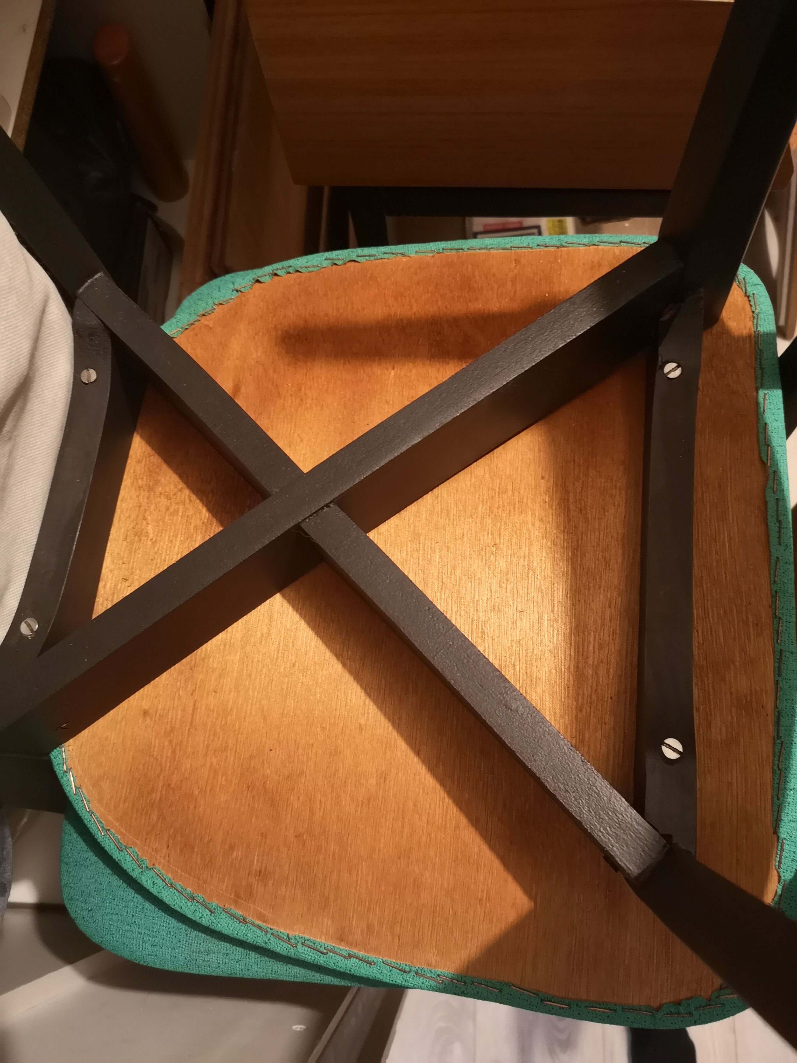 Lot de 2 chaises bois et moleskine verte