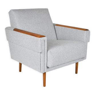 Fauteuil moderne du milieu du siècle restauré 1960 tissu gris clair