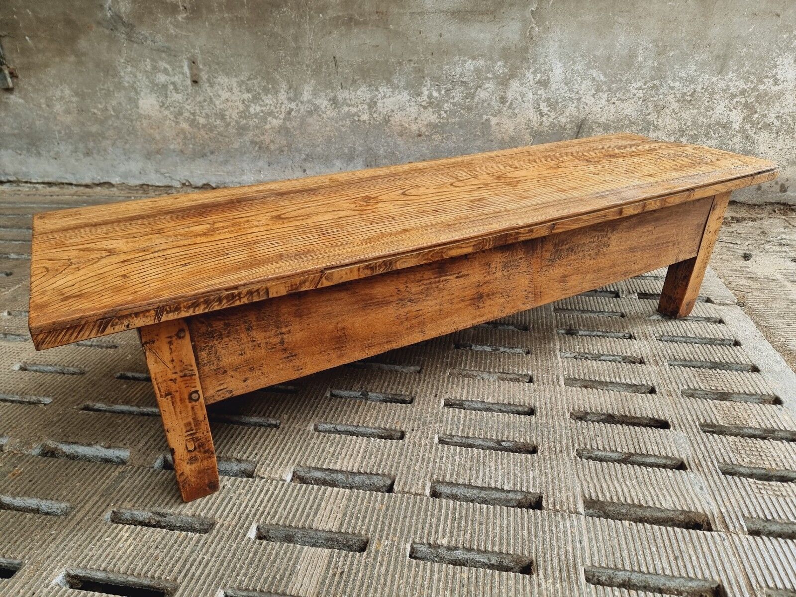 Table basse espagnole 19ème siècle