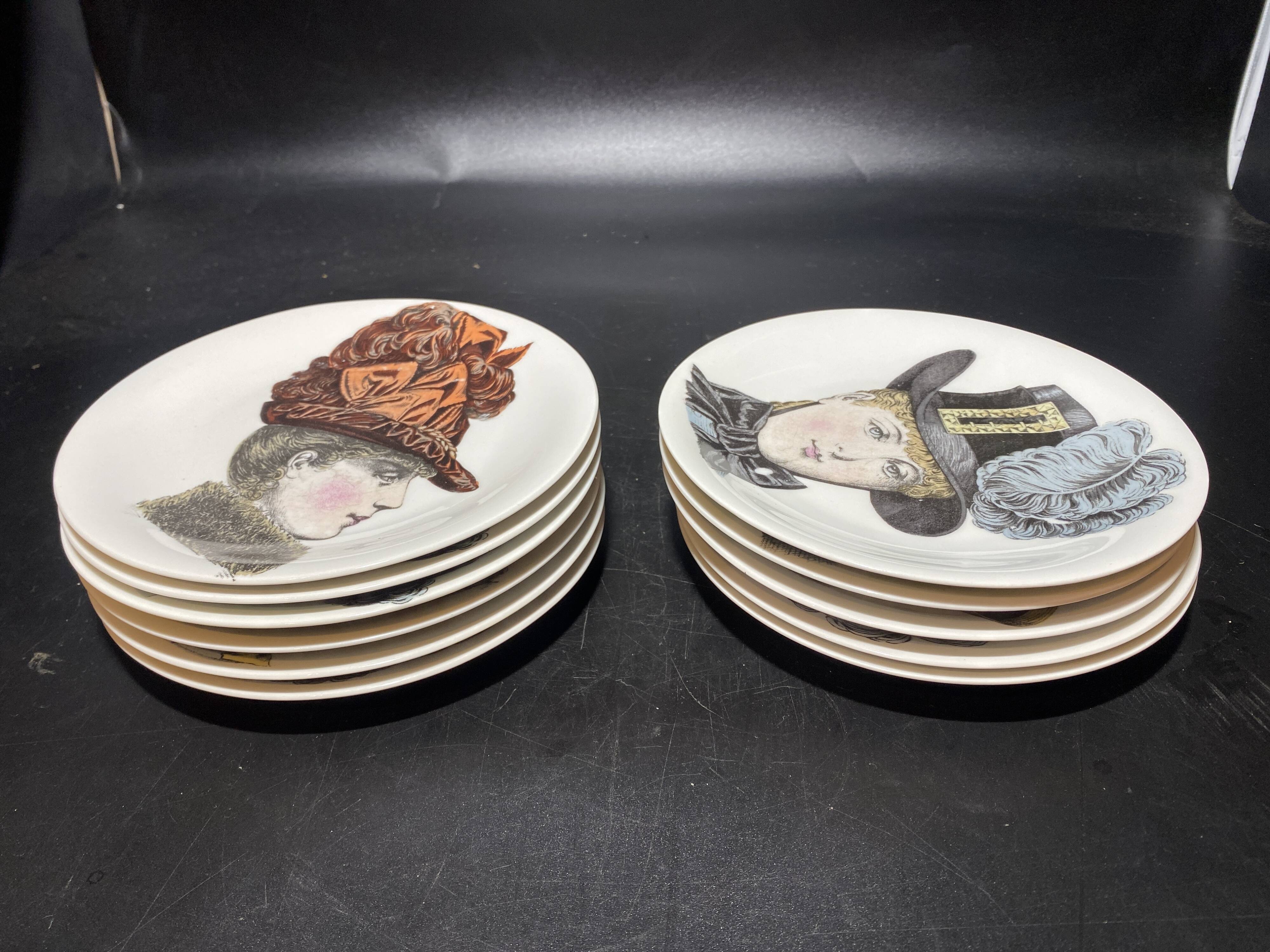 Service de 11 assiettes en porcelaine de paris