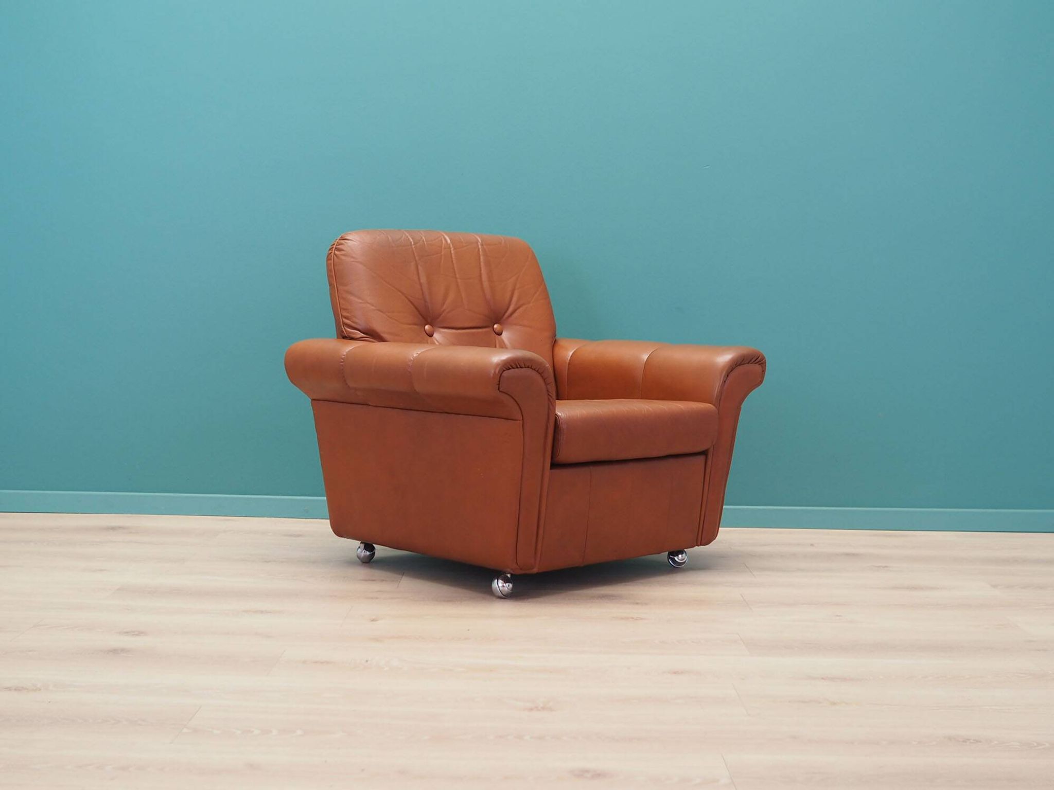 Fauteuil en cuir, design danois, années 1960, production : Danemark