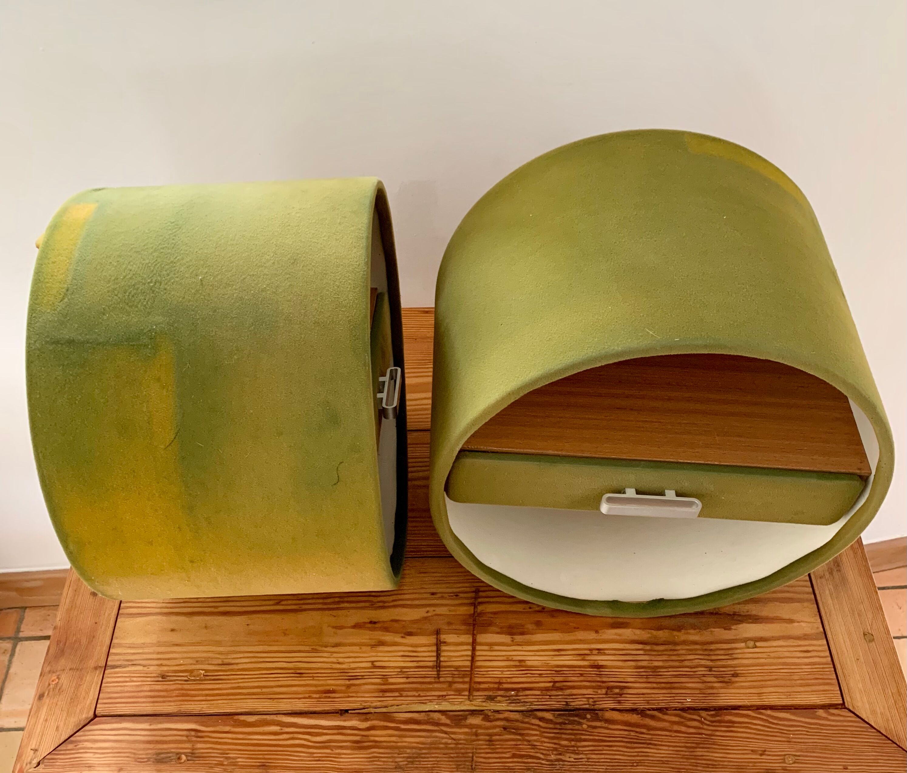 Pair of bedsides to hang