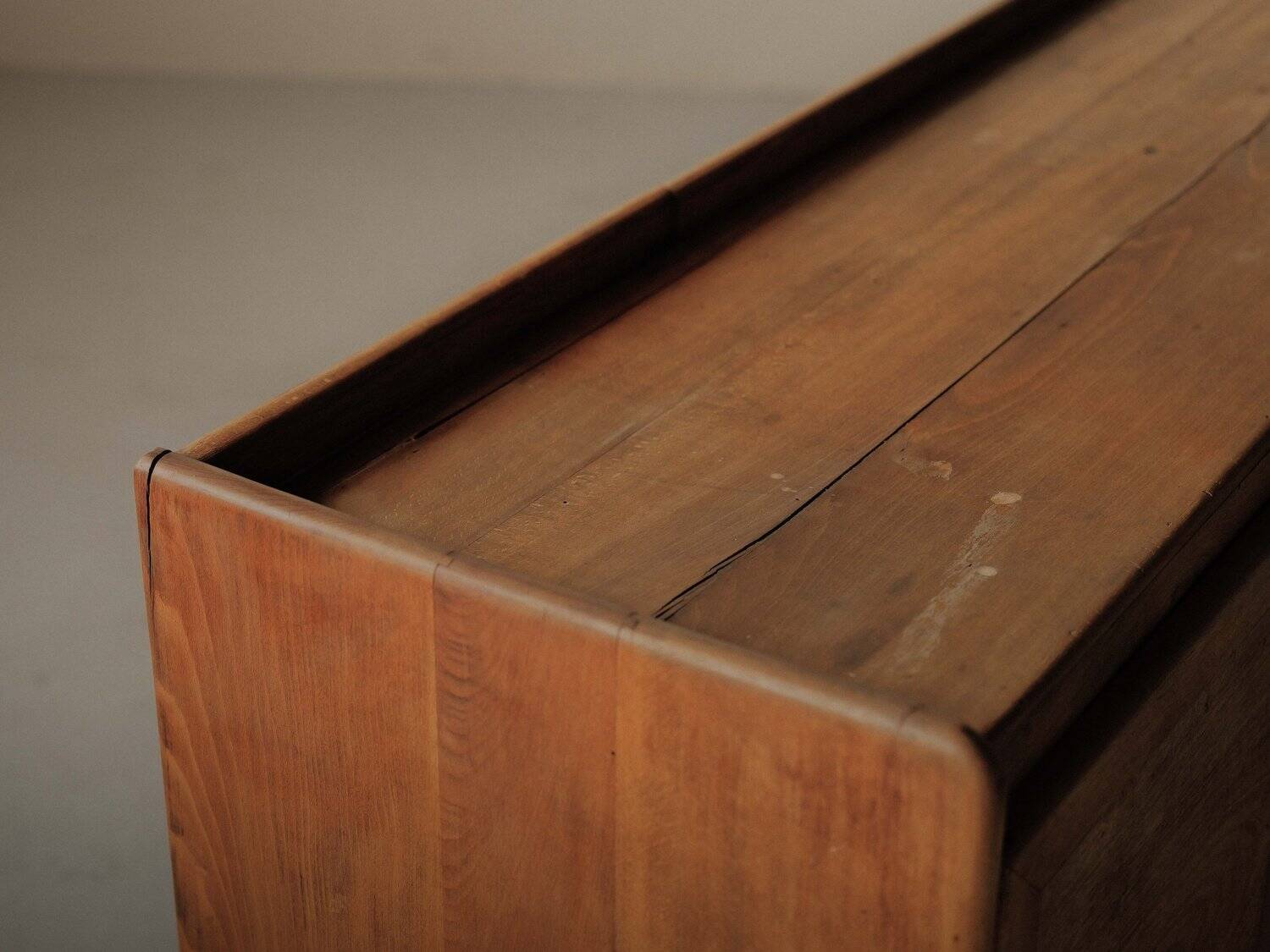 Meuble d’atelier en pin – Travail français des années 1970