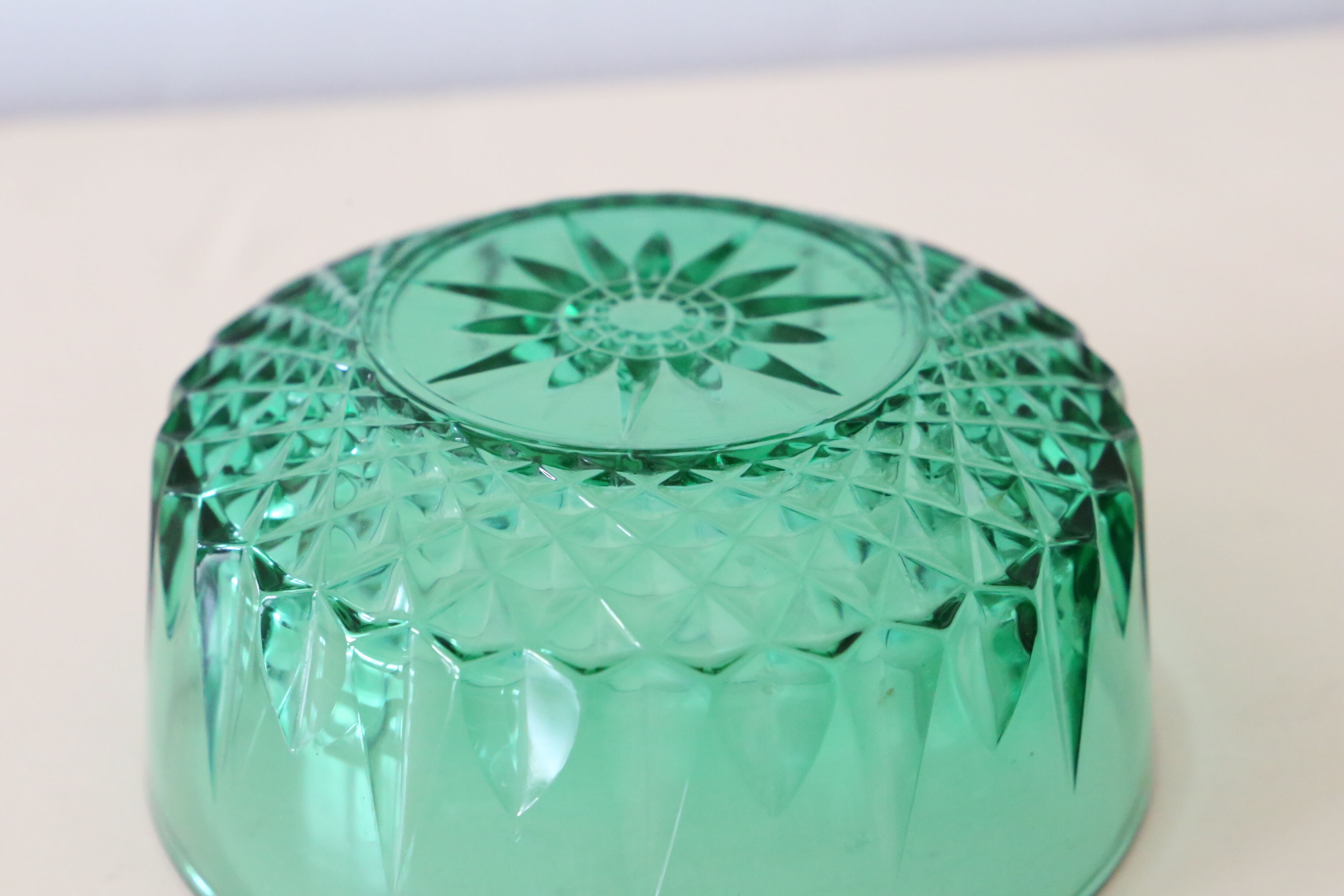 Bonbonnière en verre vert