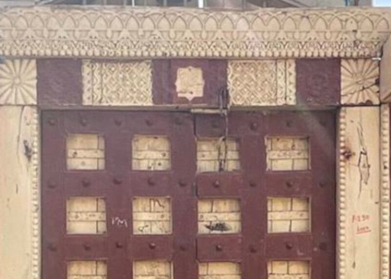 Indian door in teak, piece and patina of origin