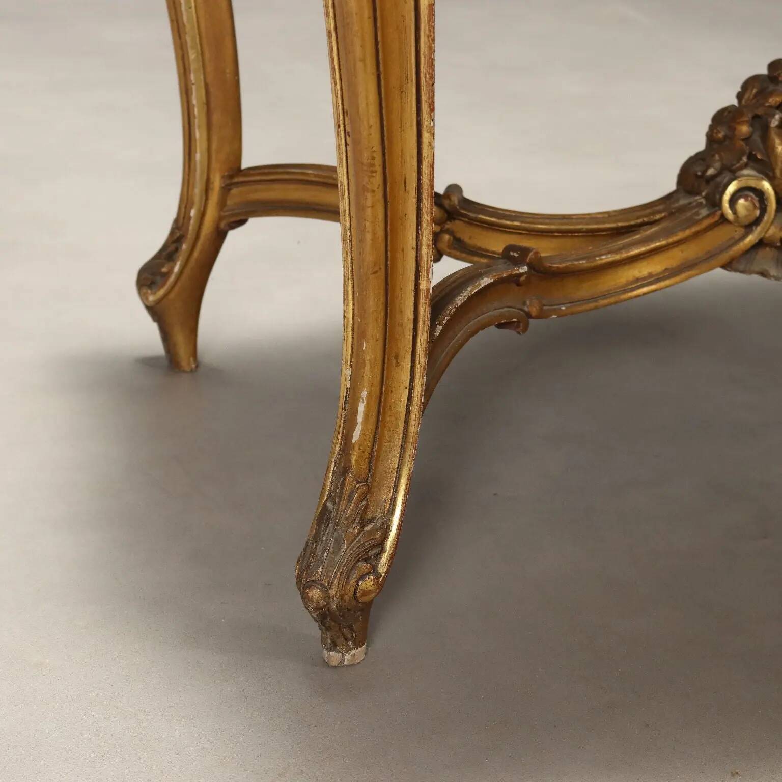 Petite table ancienne style baroque en bois sculpté, Italie, XIXe siècle
