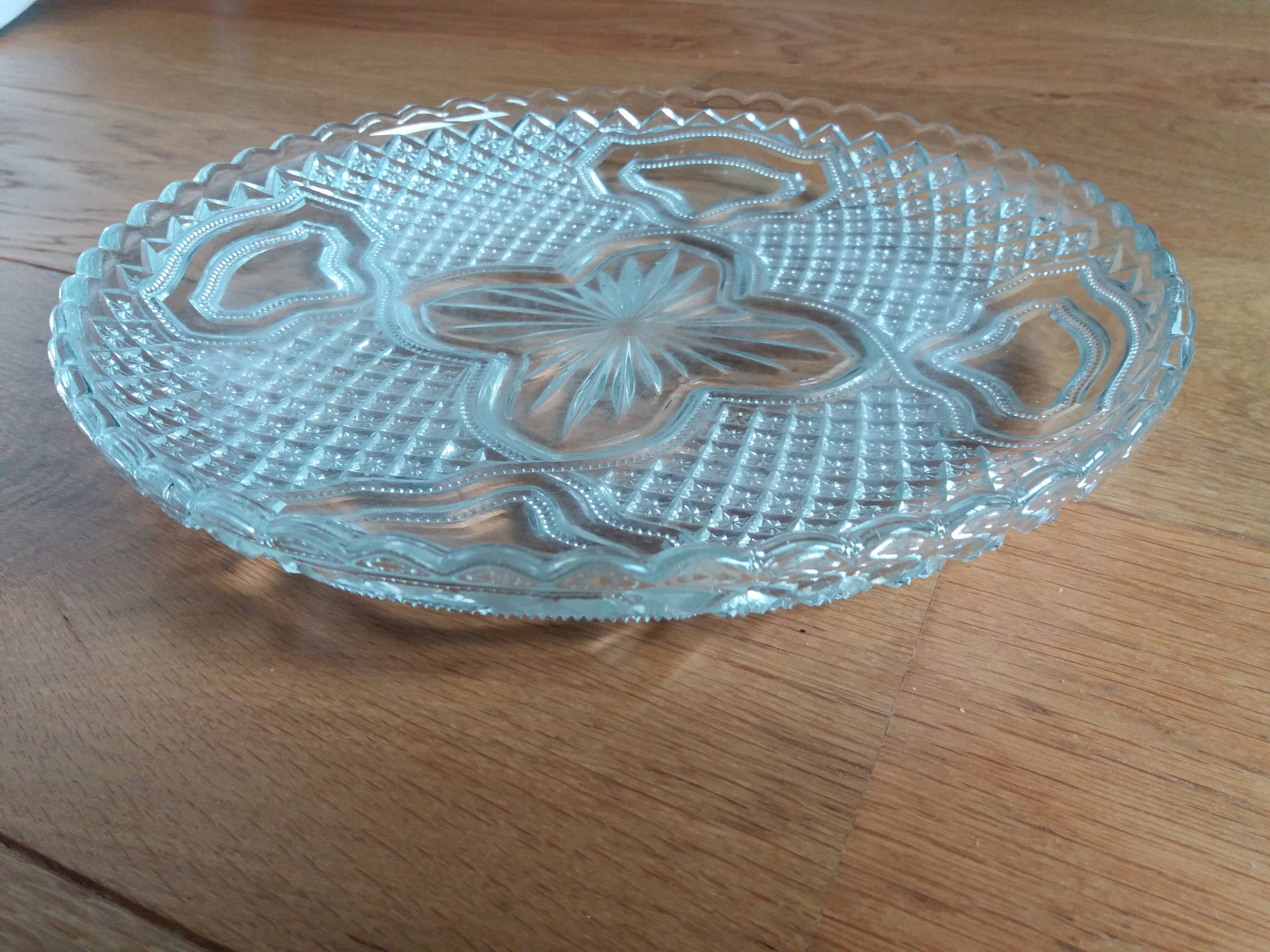 Chiseled glass dish