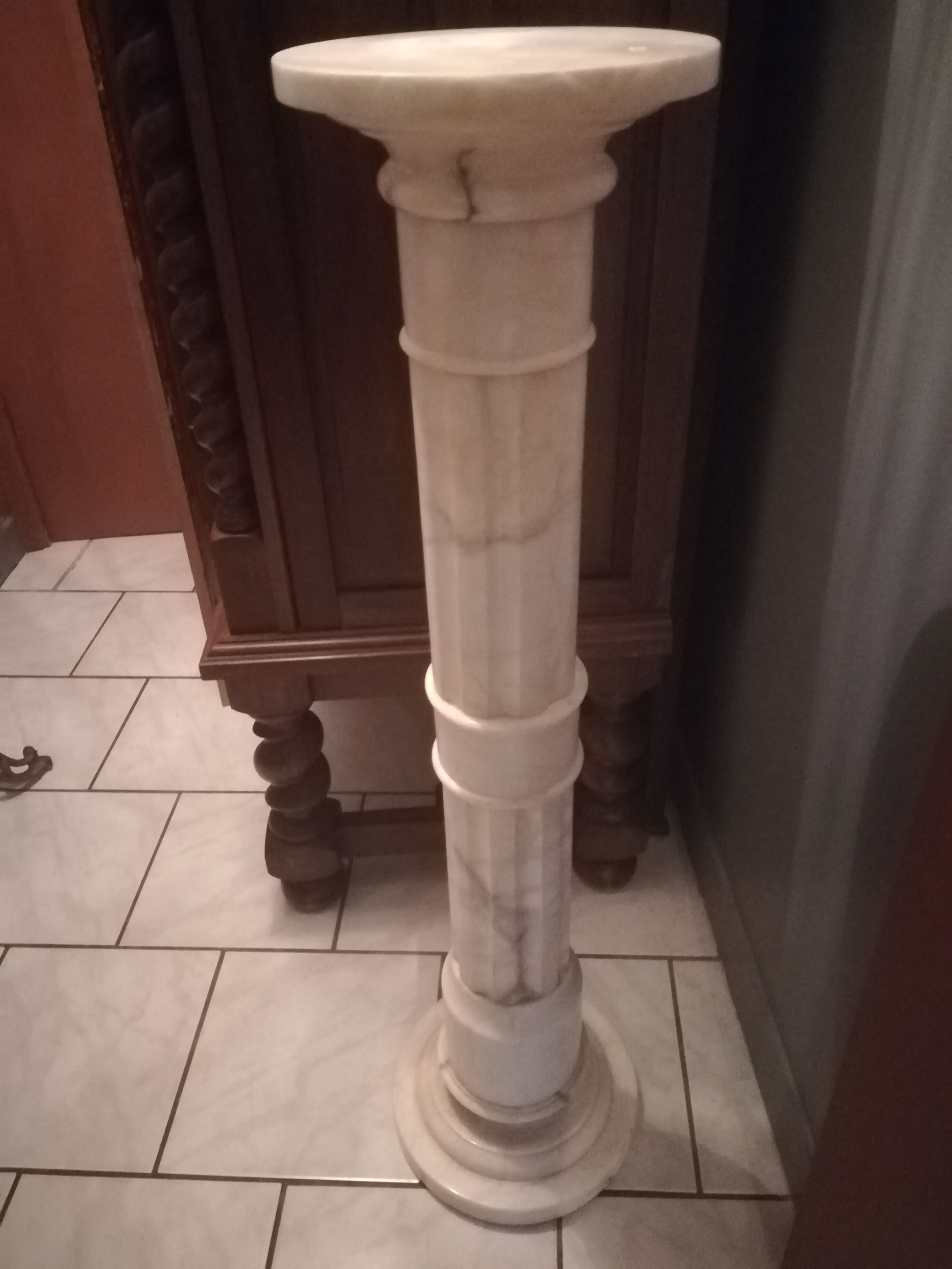 Albatra column