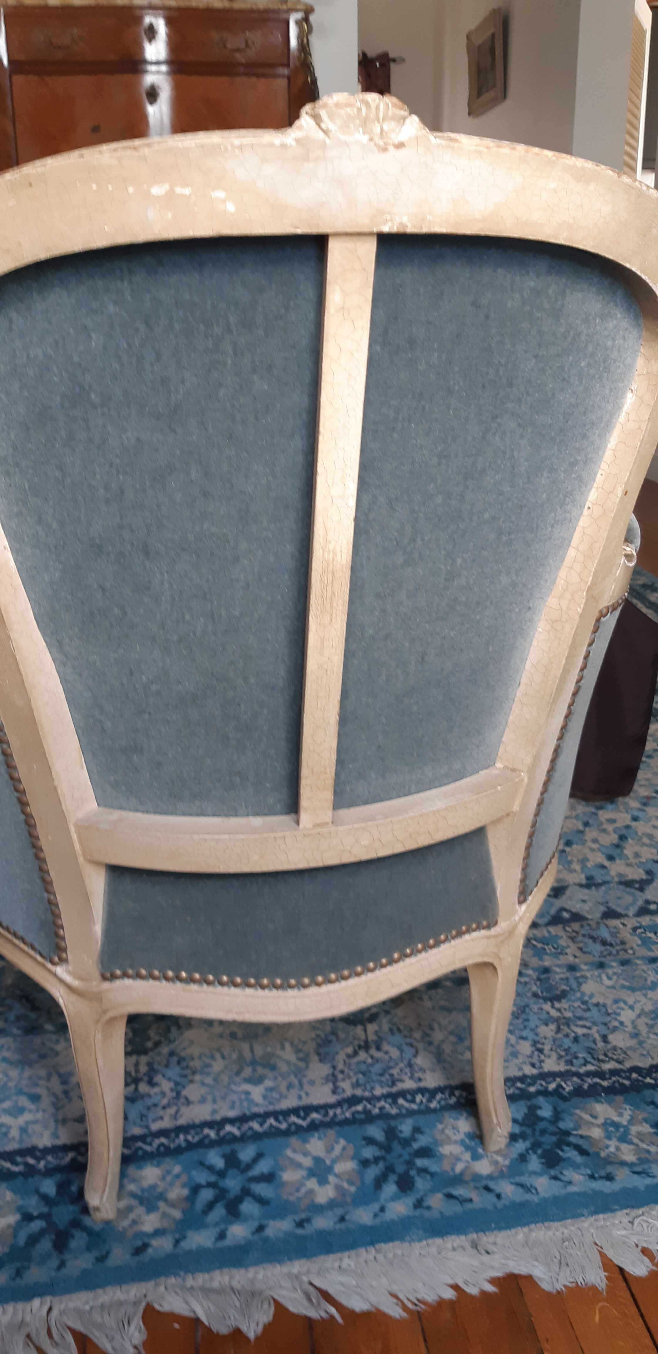 Paire de fauteuils bergères de style Louis XV