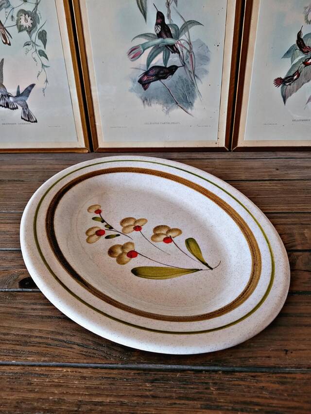 Oval stoneware plate - floral pattern - made in Italy?