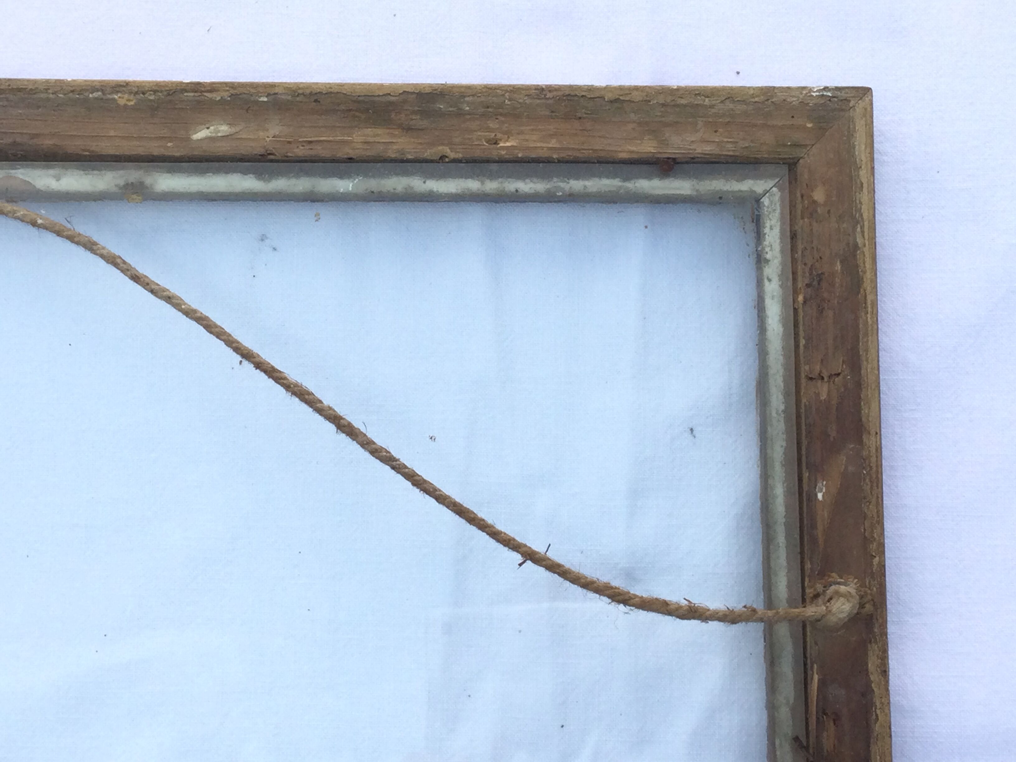 Gilded wooden frame and its glass