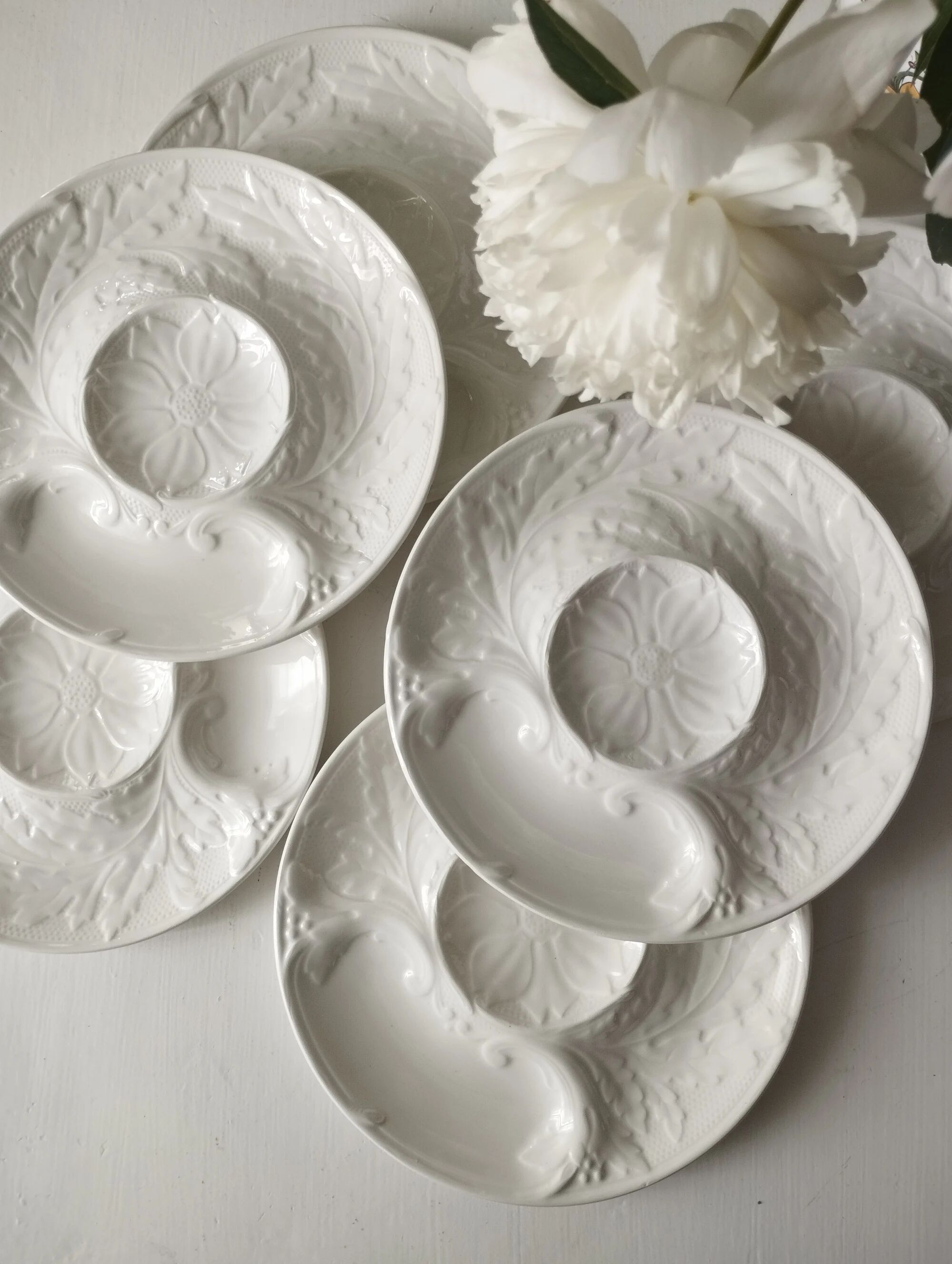 Set of 6 artichoke plates in white faience from Gien.