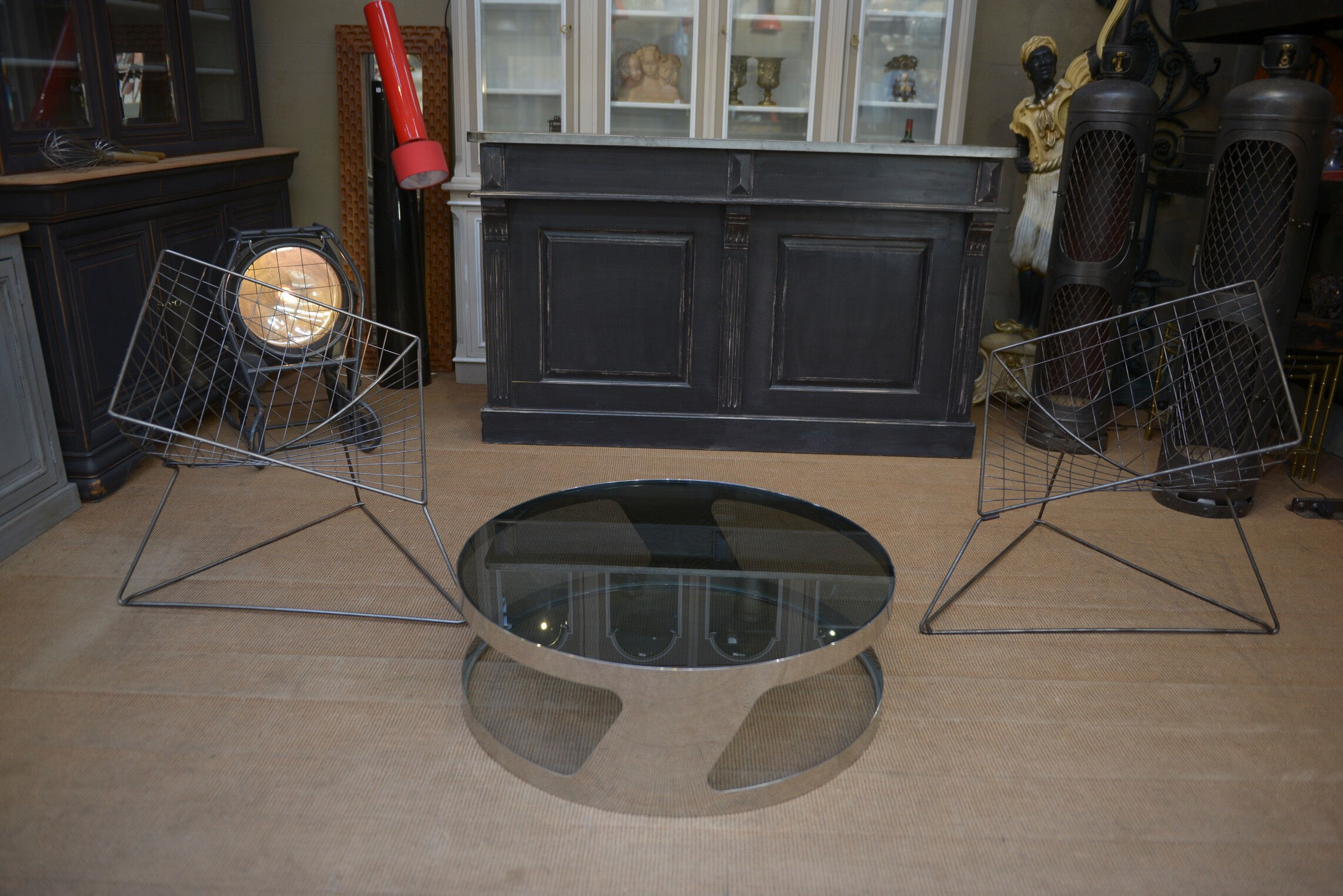 Table basse design en métal chromé et verre fumé 1970