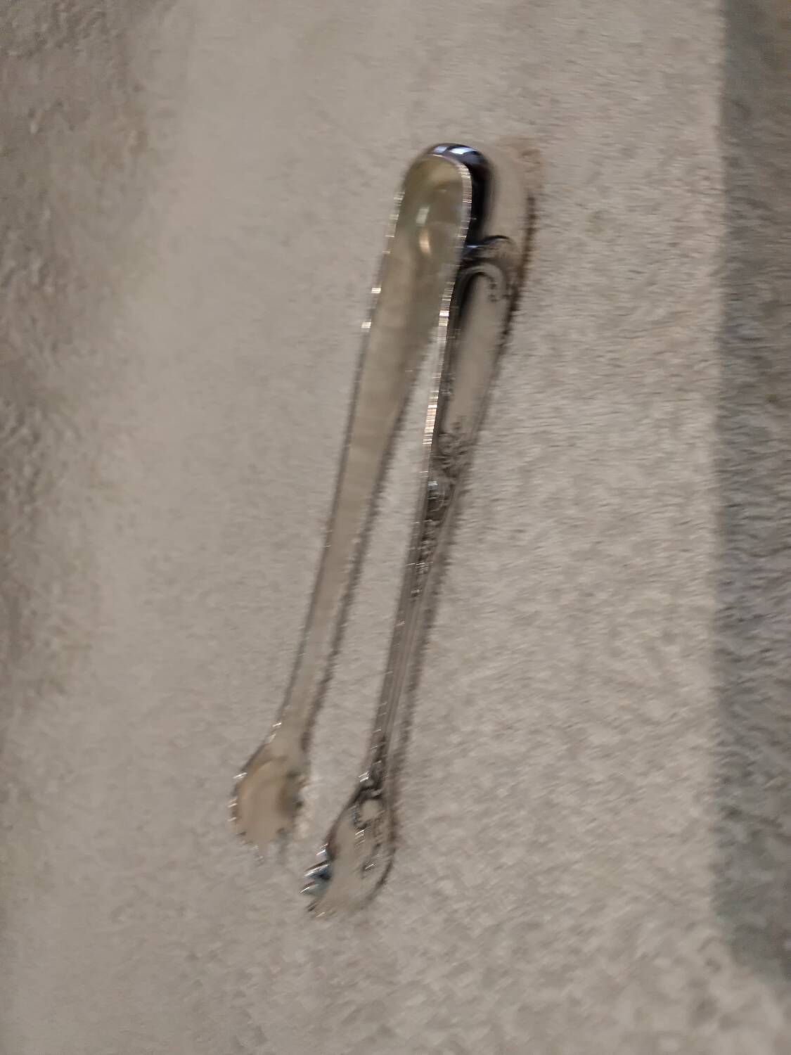 Silver-plated metal sugar tongs, Ercuis silversmith, Louis XV model, 29