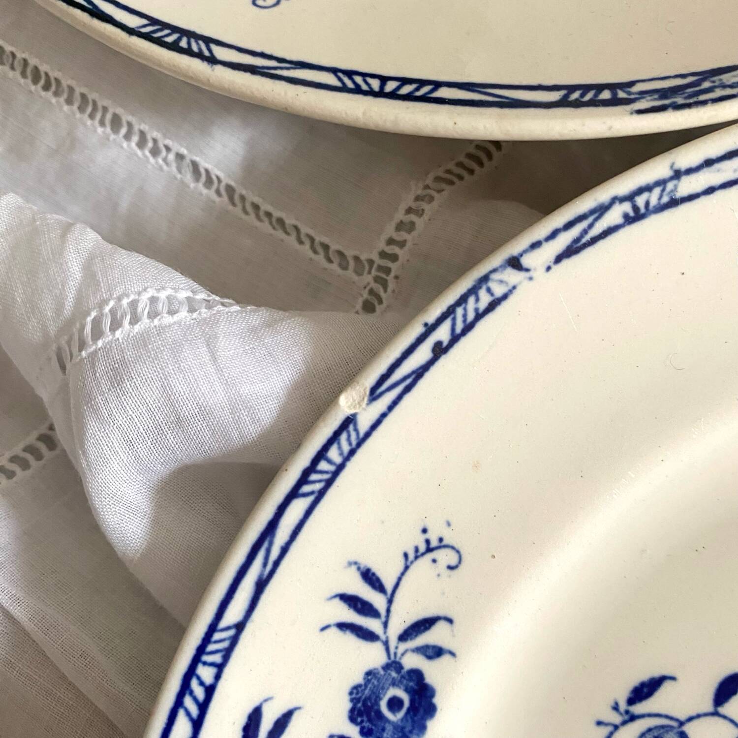 Assiettes à dessert Boch La Louvière Grand bouquet