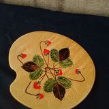 Plate in the shape of a painter's palette decoration strawberry ceramic Poet Laval L 30 cm
