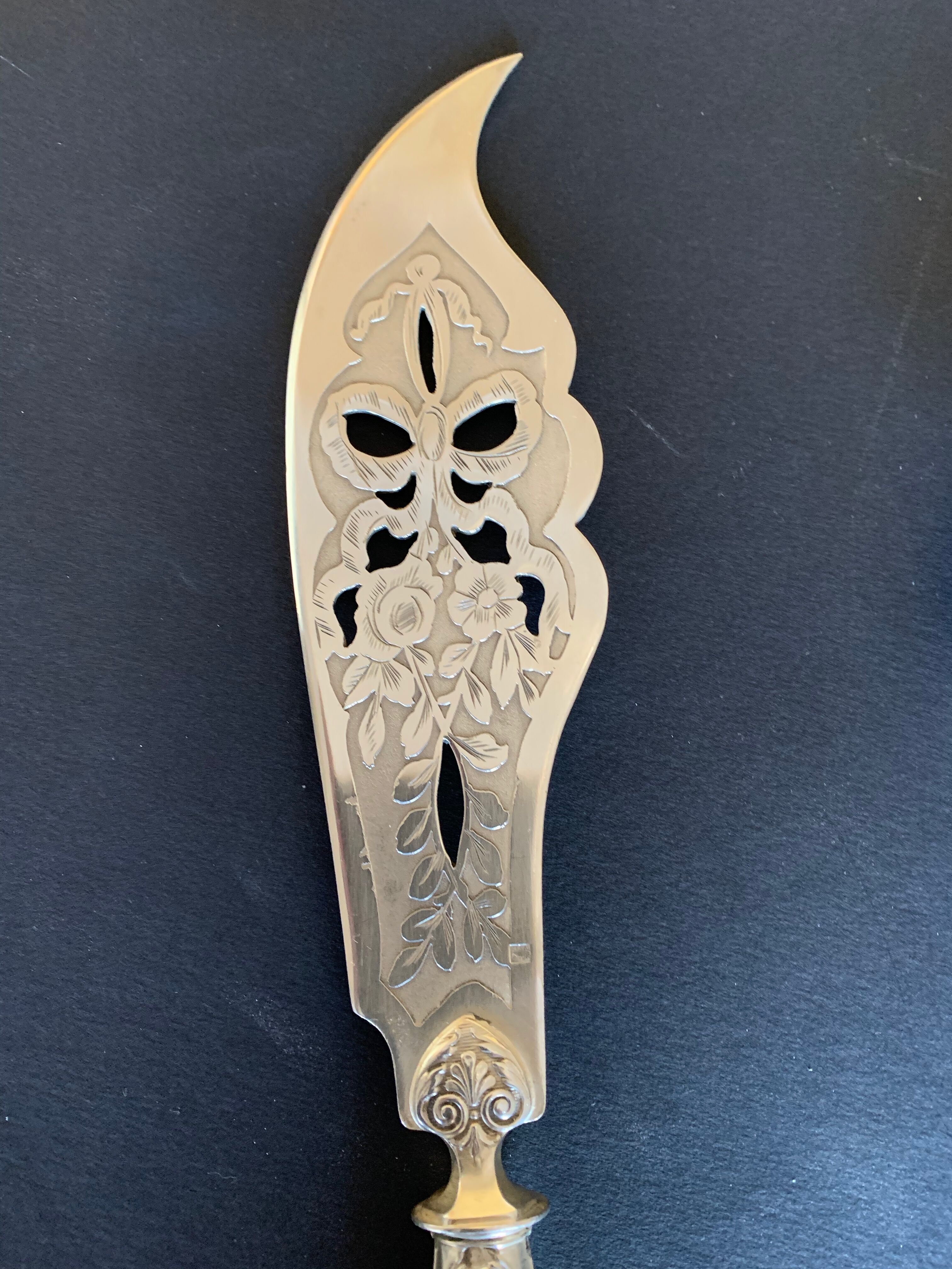 Covered solid silver fish service