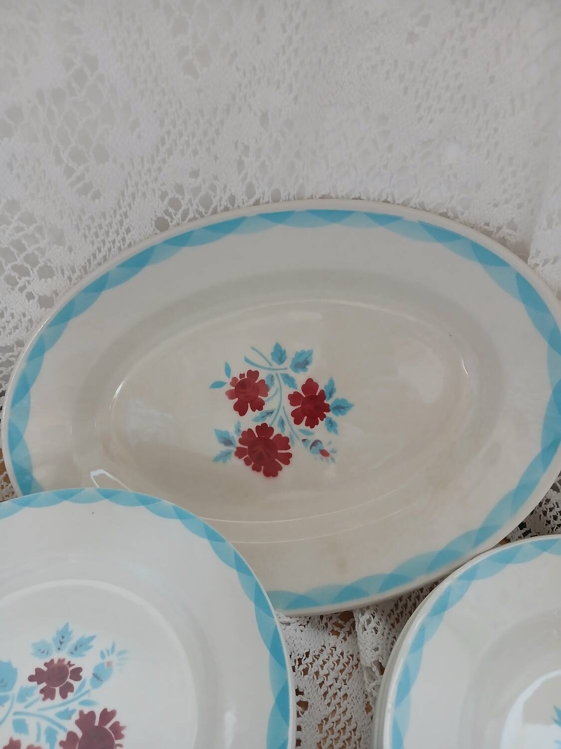 Lot of 12 Moulin des loups plates and dish