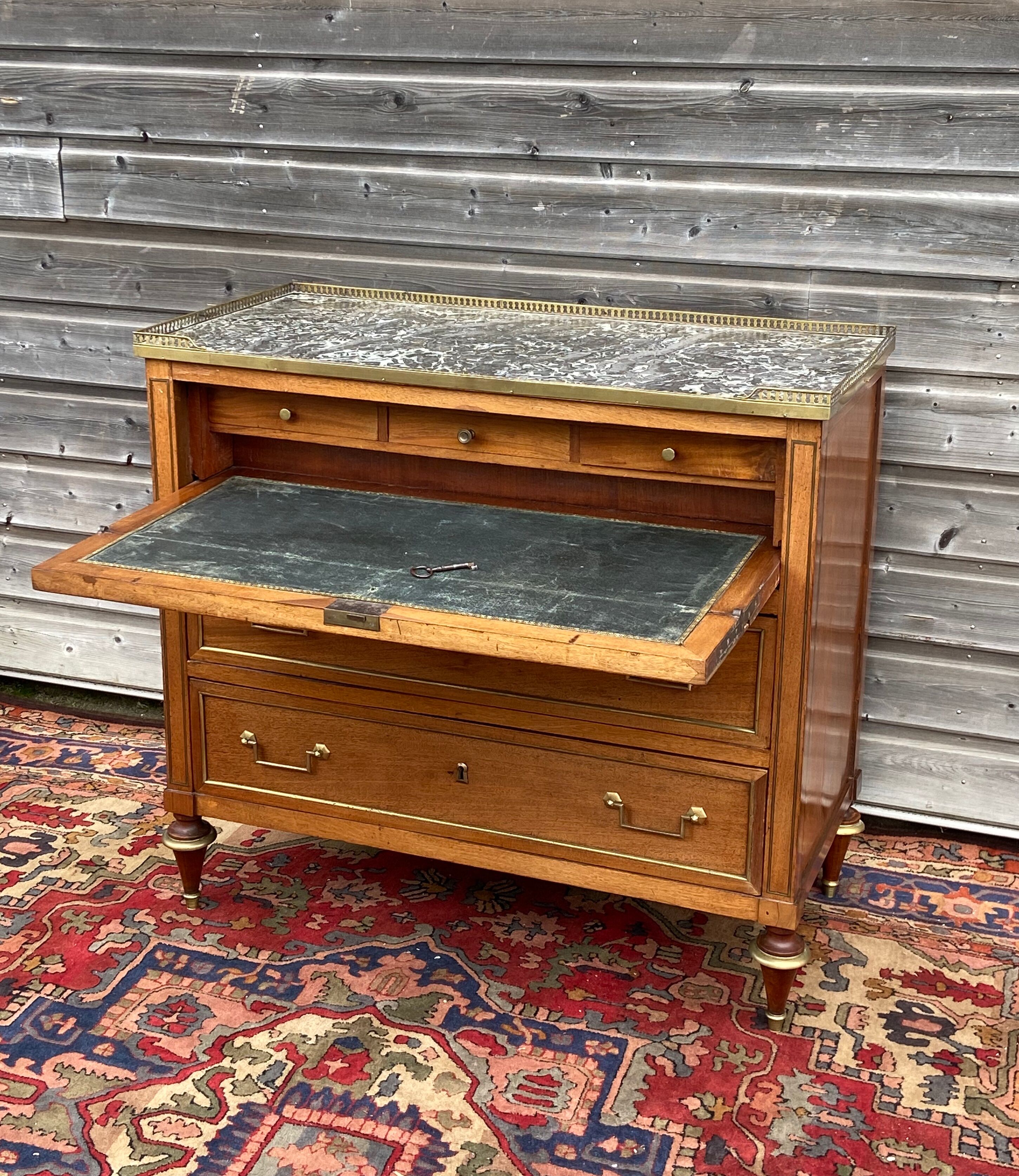 Chest of drawers in mahogany forming secretary of the period louis xvi