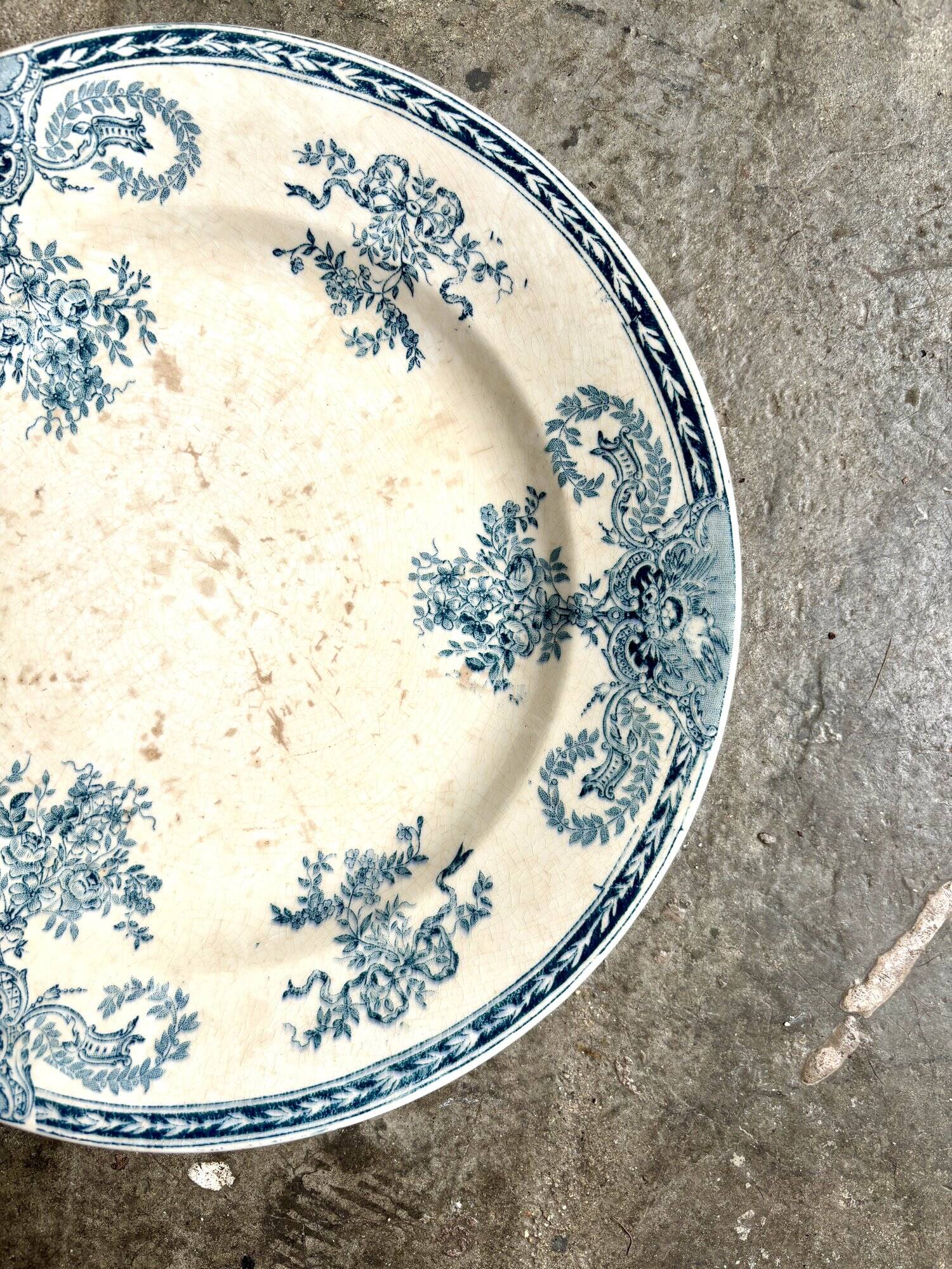 Longwy round dish in iron clay, "Fontainebleau" service