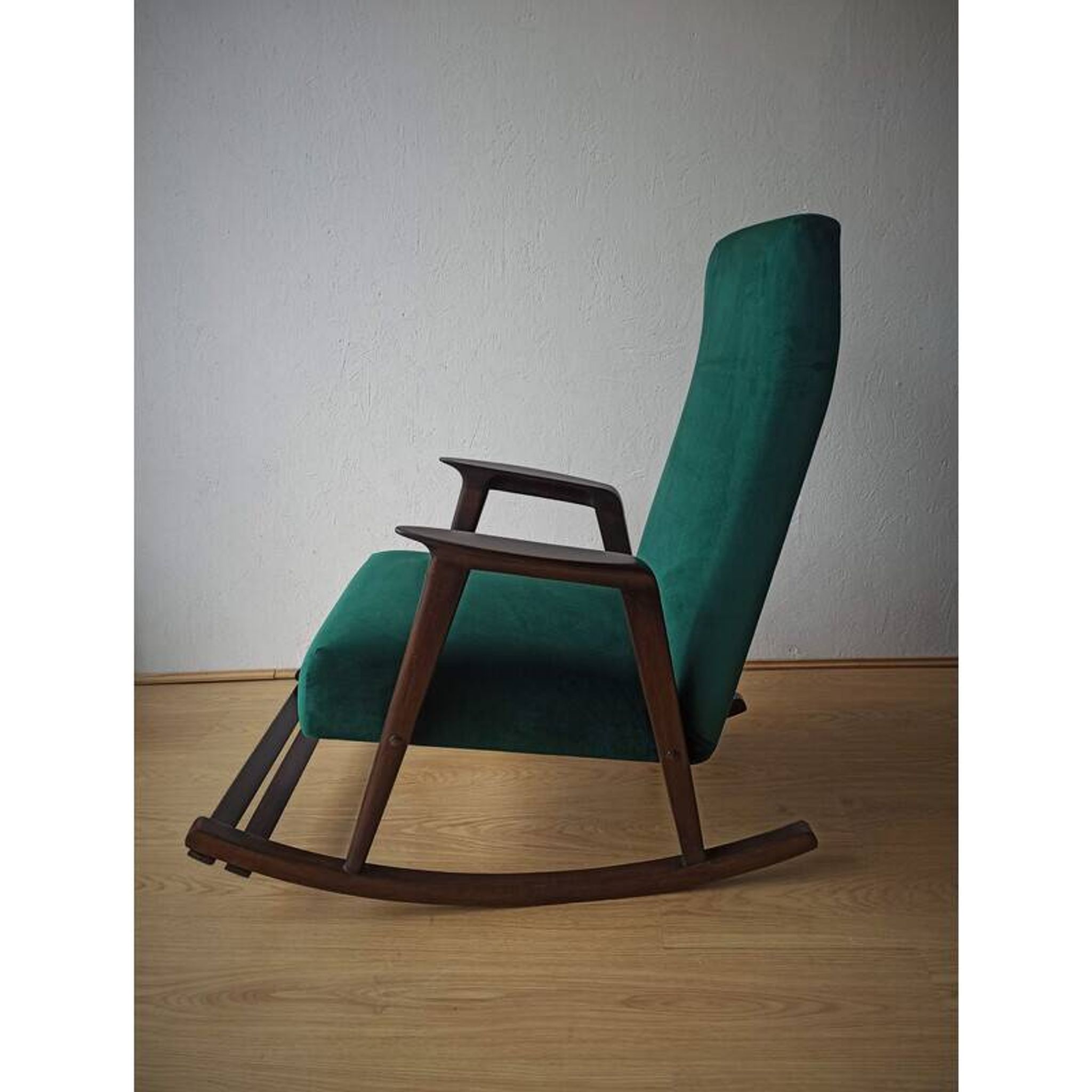 Fauteuil à bascule vintage des années 50.