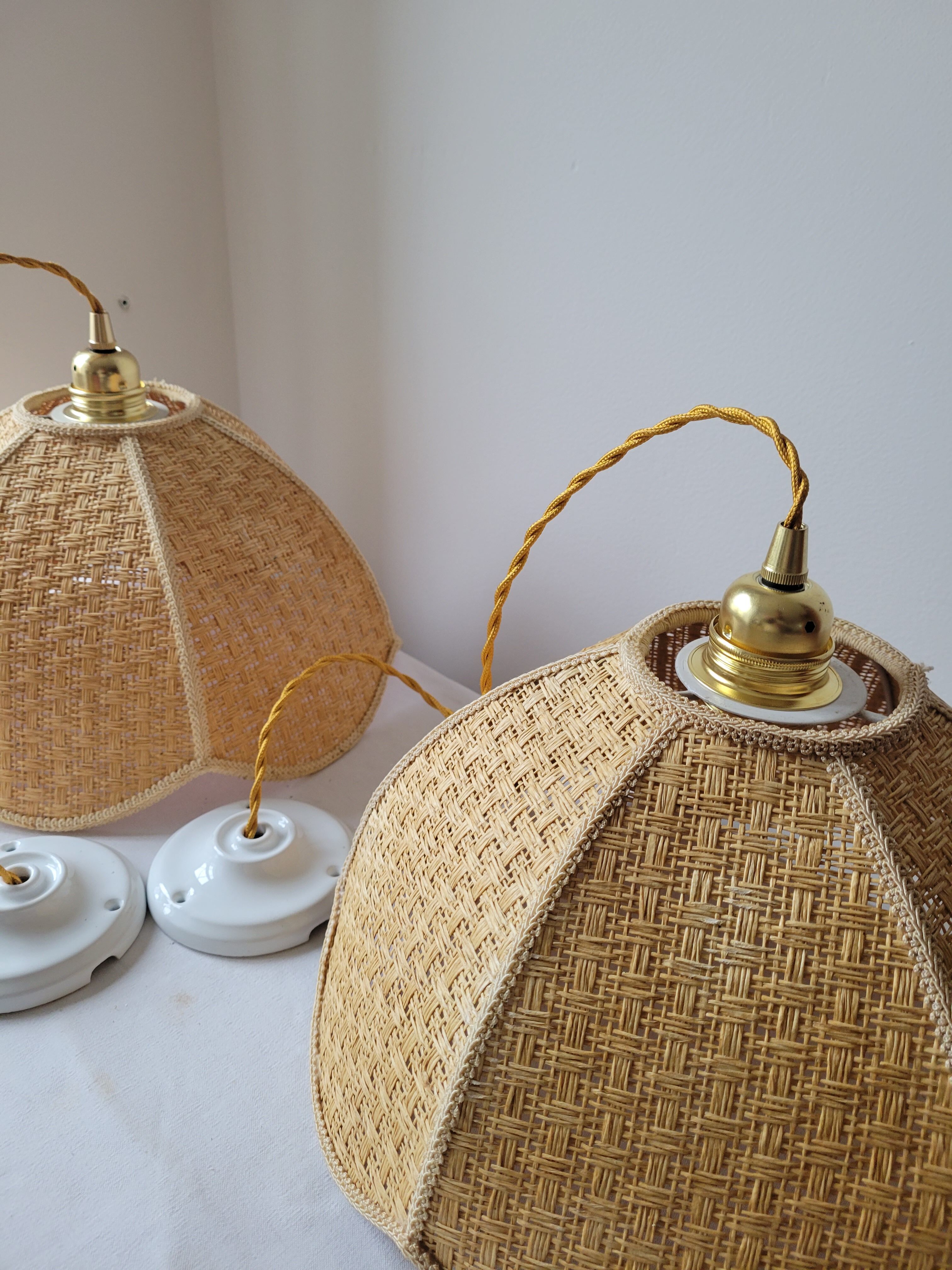 Duo of suspensions in rabane