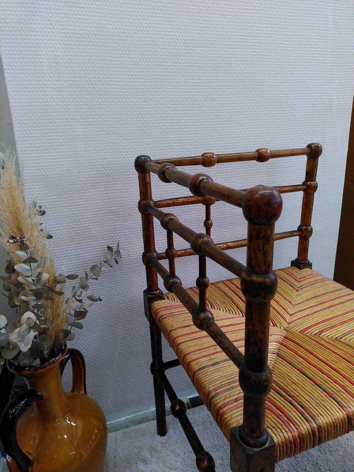 Wood and straw corner chair