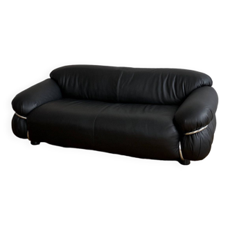 Cassina Sesann Sofa by Gianfranco Frattini black