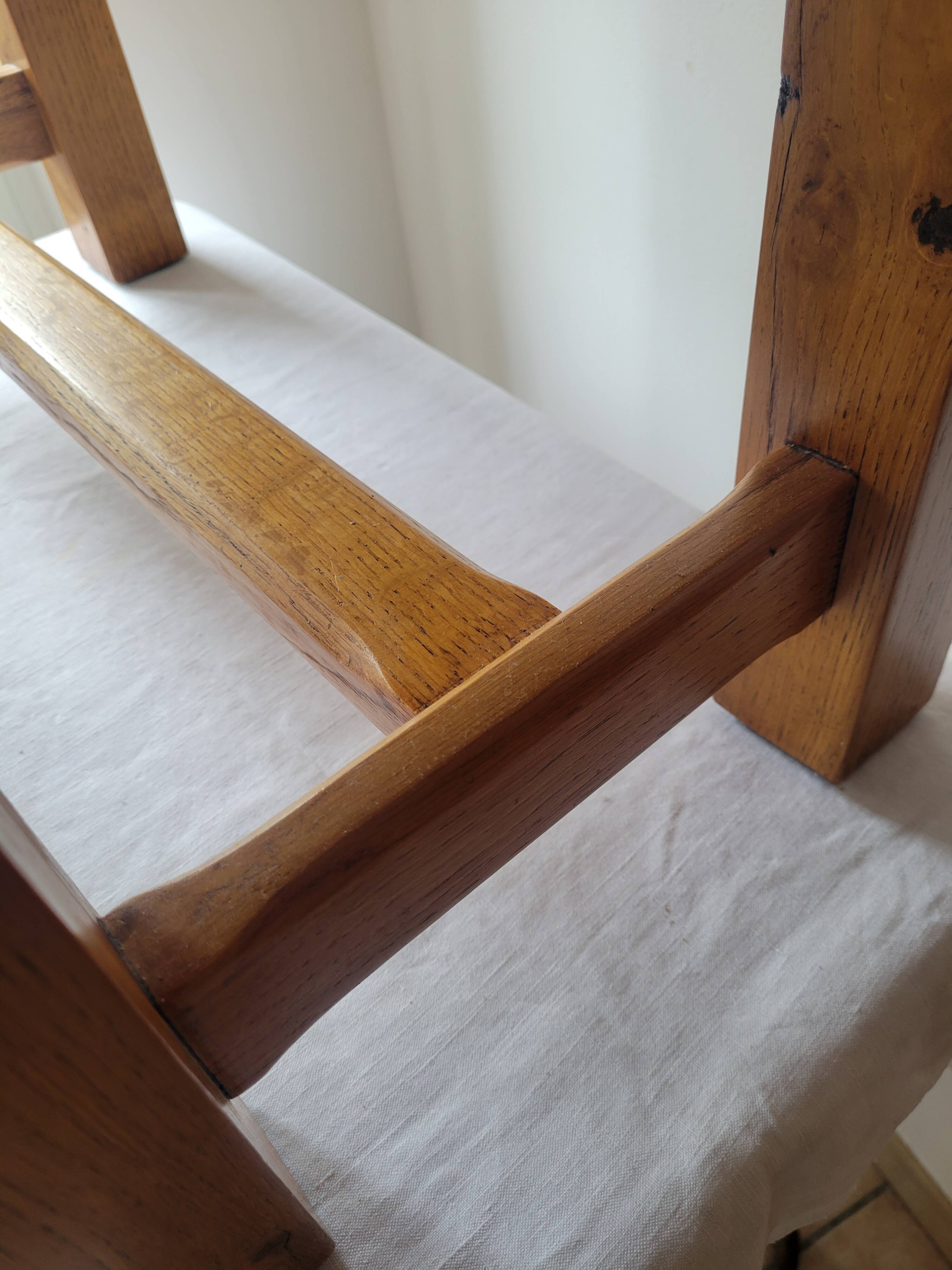 Table basse brutaliste en chêne clair