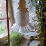 Opaque glass corolla lamp with garlands