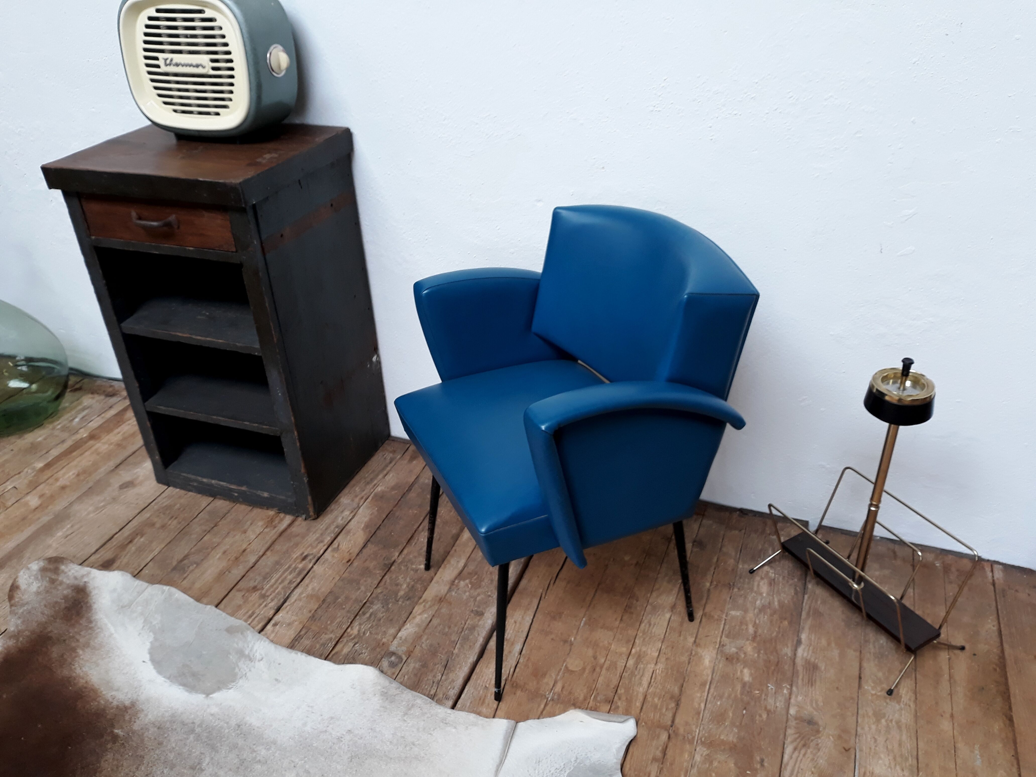 Fauteuil vintage en skaï et pieds métal