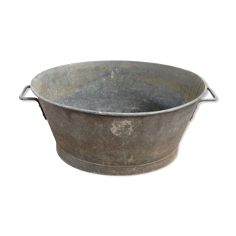 Oval zinc basin