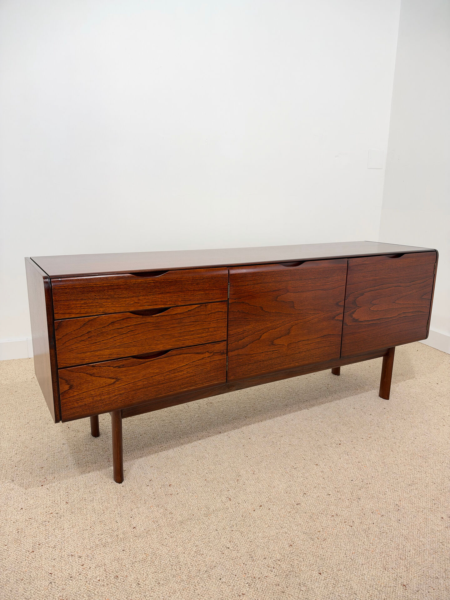 Enfilade in rosewood by White & Newton – 1960s
