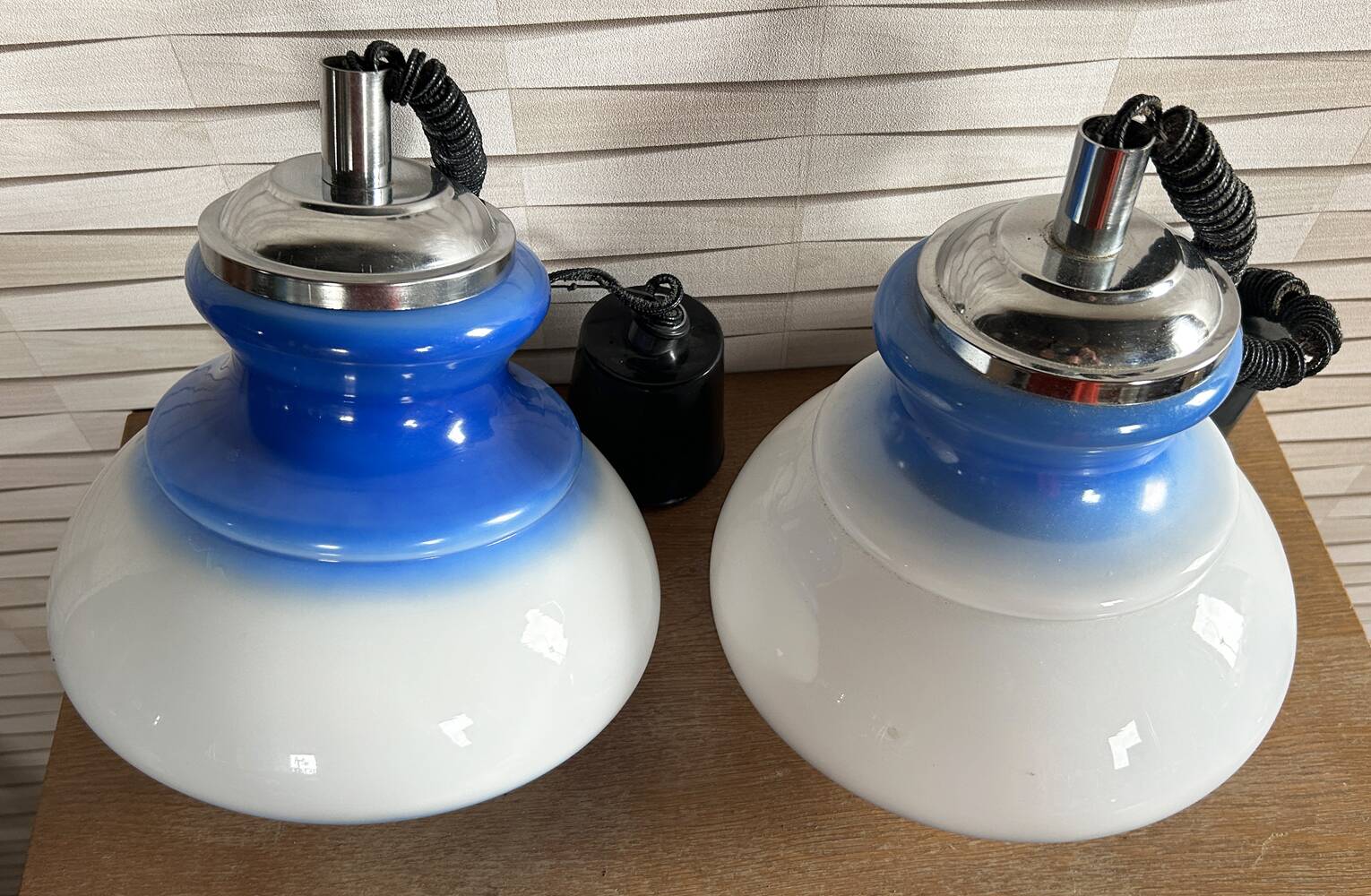 Opaline suspension goes up and down, vintage, 70s