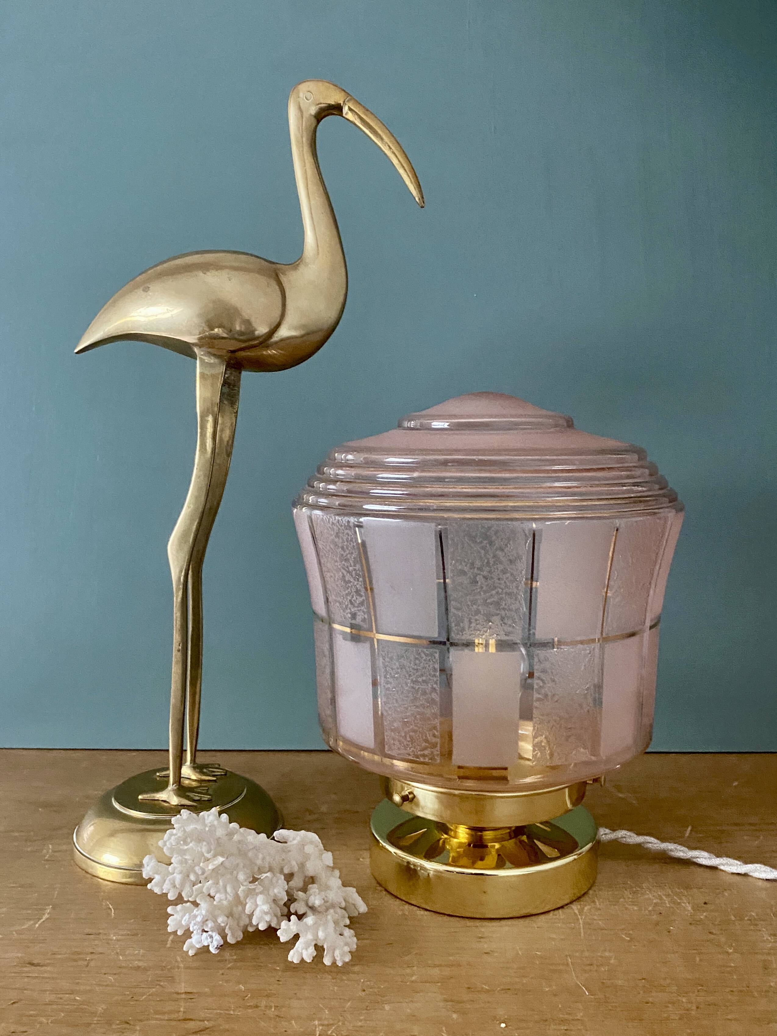 Lampe à poser globe vintage art déco en verre rose et doré