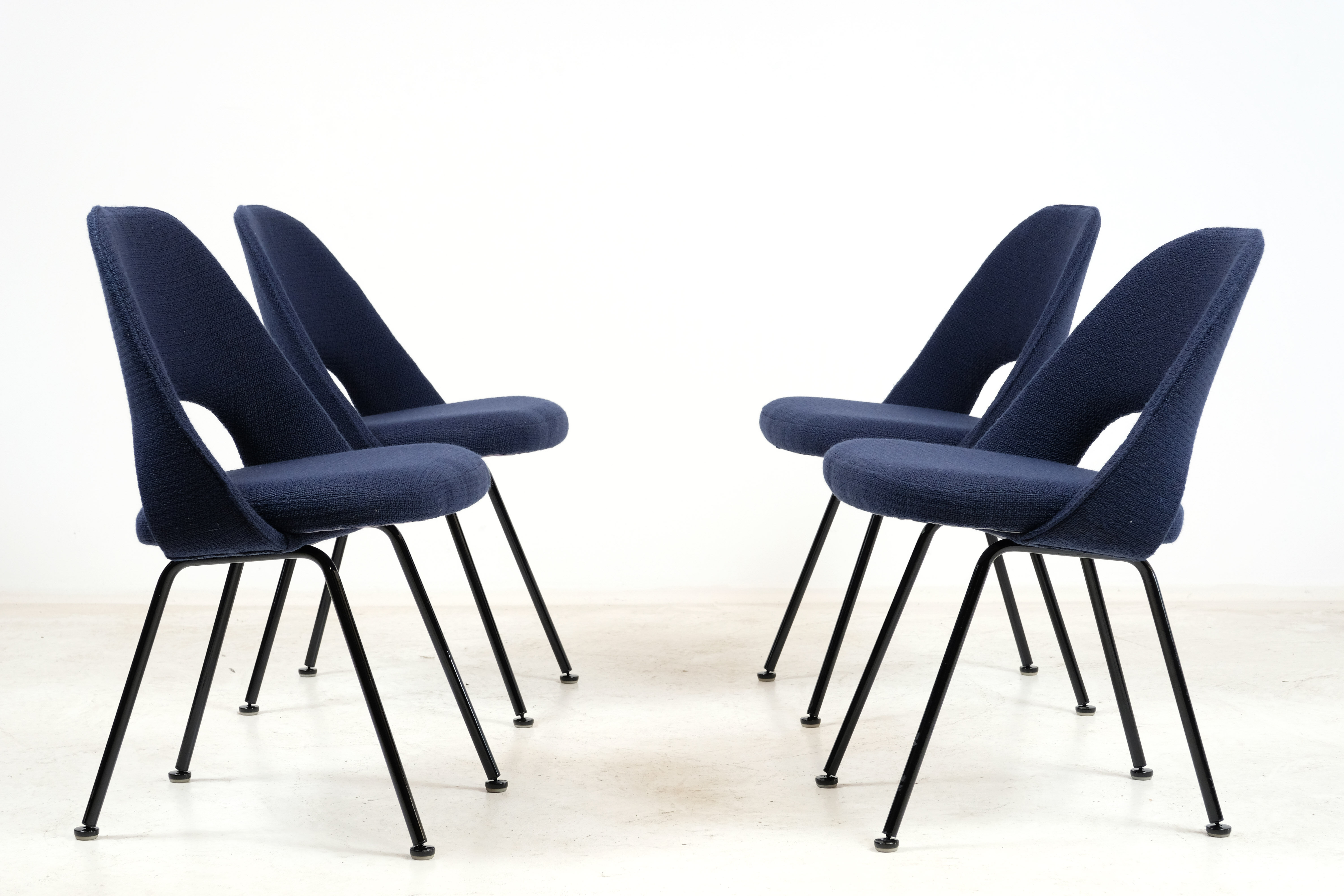 4 chairs "conference" by Eero Saarinen knoll international 1960's