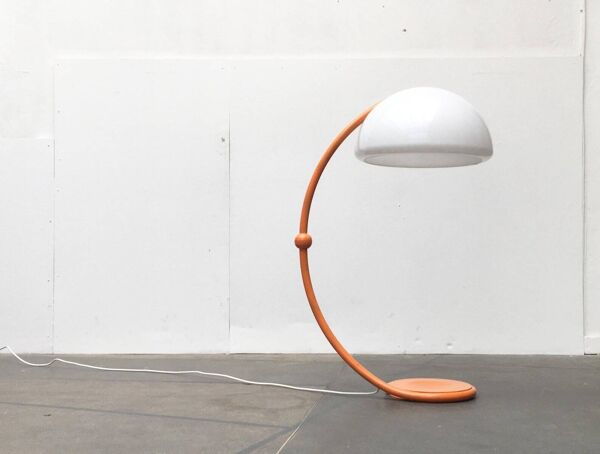 Lampadaire Serpente de l'ère spatiale italienne du milieu du siècle par Elio Martinelli pour Martinelli Luce, années 1970