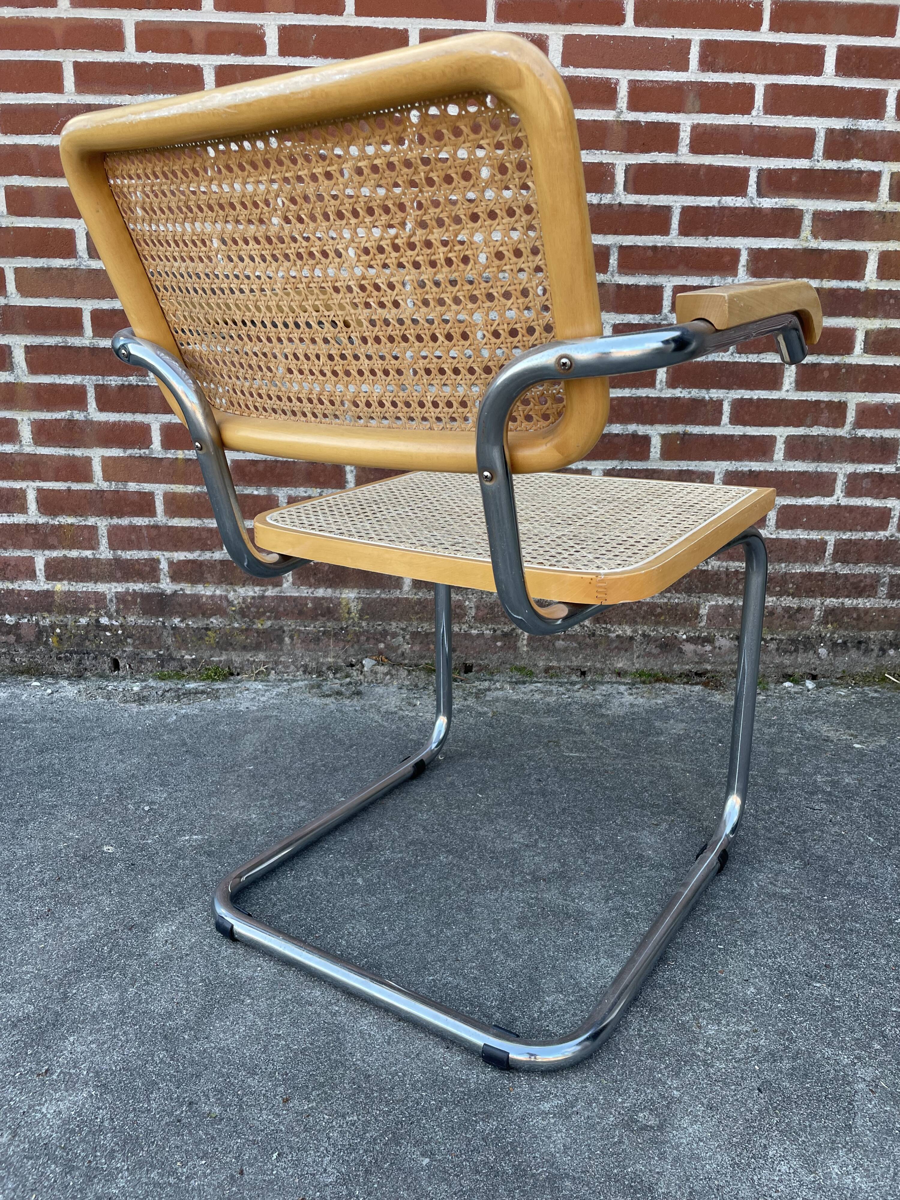 Cesca chair B64 with armrests by Marcel Breuer Design