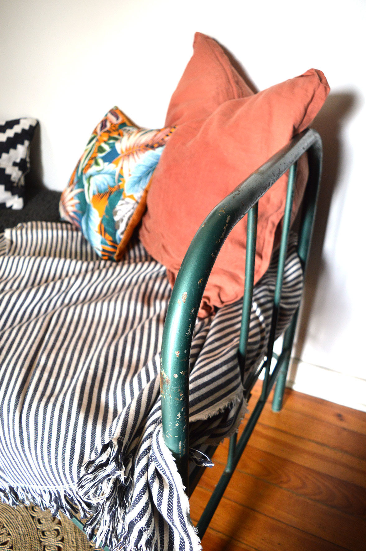 Foldable metal extra bed