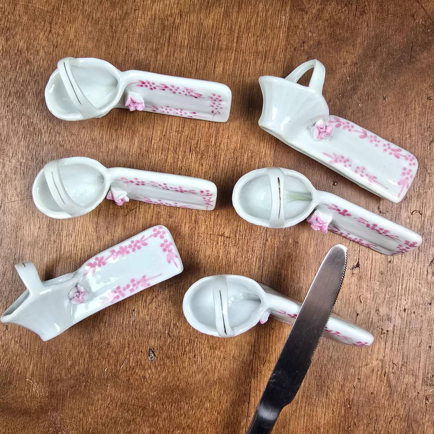 Set of 6 vintage porcelain knife rests with name markers, basket shape.