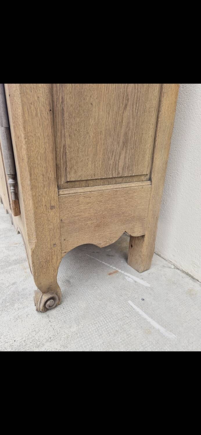 Louis XV period sideboard in solid oak Aerogommer